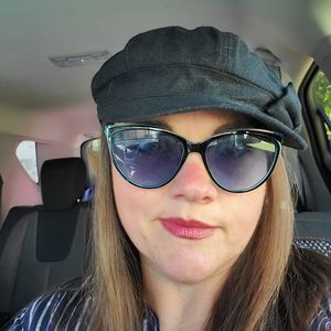 Meet your Posher, Becky